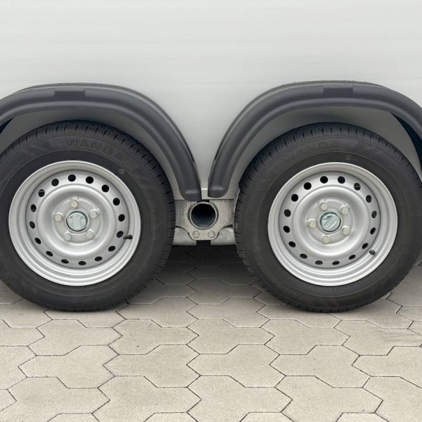 CHEVAL LIBERTE DEBON C700 ALU ROADSTER 
WEISS +SEITENTÜR